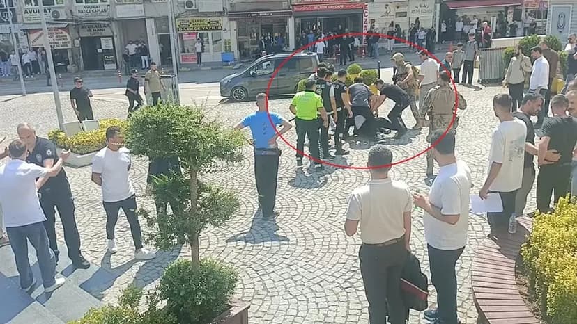 Bursa Adliyesi'nde kavga: 1'i polis 3 yaralı, 5 gözaltı