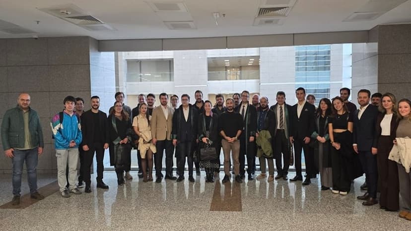 'Cumhurbaşkanına hakaret' suçlamasıyla yargılanan avukat Burak Saldıroğlu beraat etti