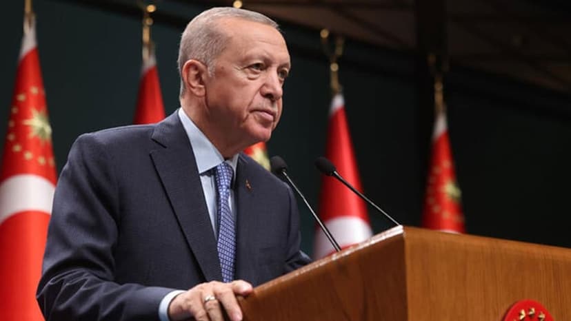 Erdoğan: Yıl bitmeden 1000 hakim ve savcı yardımcısı alacağız!