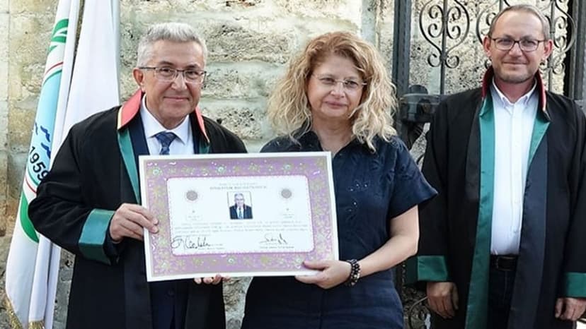 40 yıl önce bıraktığı fakülteyi bitirip, 63 yaşında avukat oldu