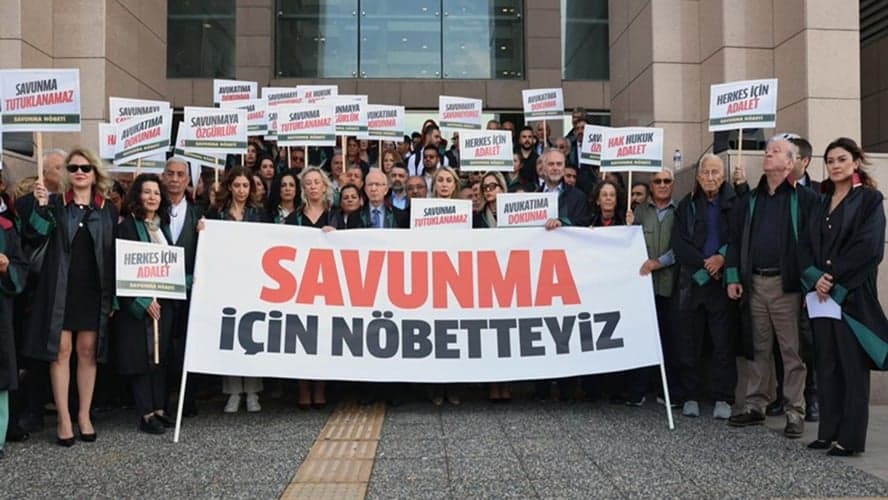 Barodan &#039;Savunma Nöbeti&#039;: &#039;Avukatların müvekkilleri ile özdeş kılınmasına karşı çıkıyoruz&#039;