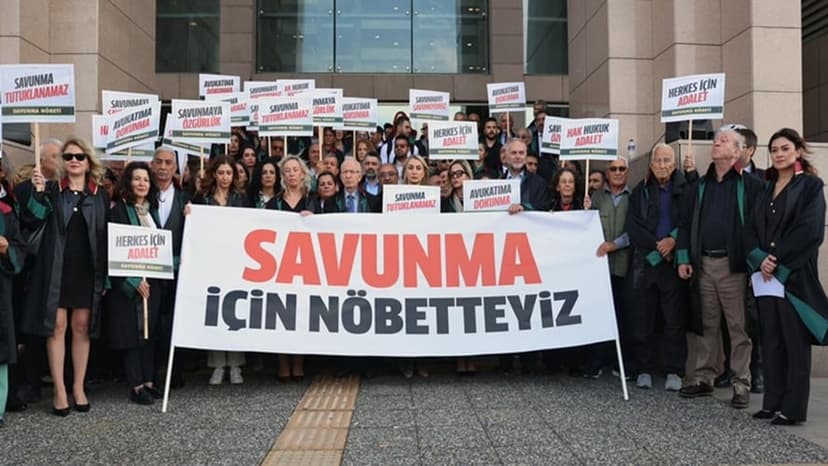 Barodan 'Savunma Nöbeti': 'Avukatların müvekkilleri ile özdeş kılınmasına karşı çıkıyoruz'