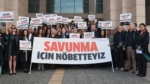 Barodan &#039;Savunma Nöbeti&#039;: &#039;Avukatların müvekkilleri ile özdeş kılınmasına karşı çıkıyoruz&#039;