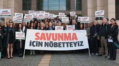 Barodan &#039;Savunma Nöbeti&#039;: &#039;Avukatların müvekkilleri ile özdeş kılınmasına karşı çıkıyoruz&#039;