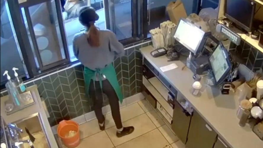 Üzerine sıcak içecek döküldü: Starbucks 50 milyon dolar tazminat ödeyecek!