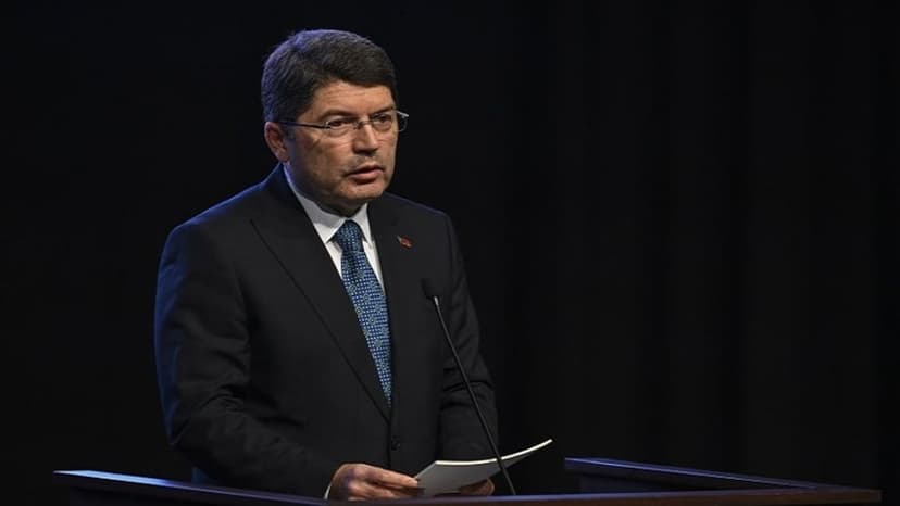 &#039;Temel kanunlarımızı çağın gereklerine uygun olarak ve milletimizin ihtiyacını gözeterek yeniledik&#039;