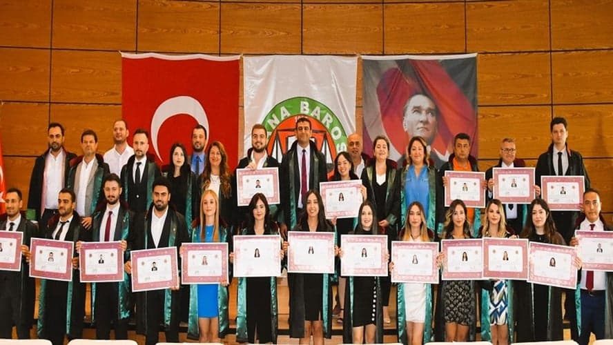 ADANA BAROSU’NDA DÜZENLENEN TÖRENLE 29 STAJYER AVUKAT AVUKATLIĞA ADIM ATTI