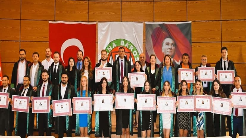 ADANA BAROSU’NDA DÜZENLENEN TÖRENLE 29 STAJYER AVUKAT AVUKATLIĞA ADIM ATTI