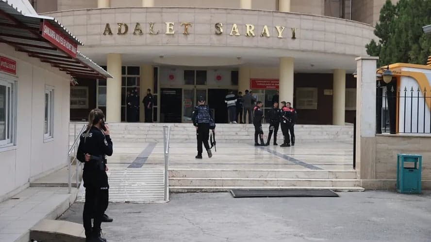 Şanlıurfa Adliyesi&#039;nde patlama: Zabıt katibi yaralandı