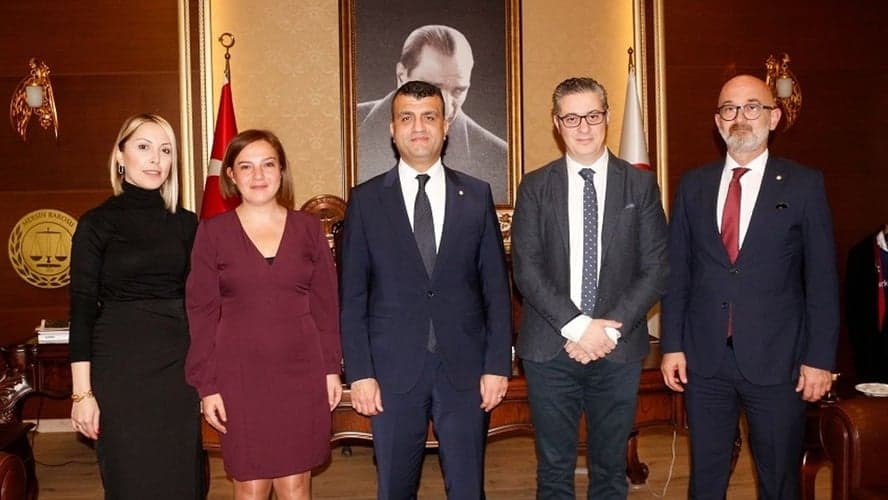 DEPREMZEDE ÇOCUKLARA VE BAKIM VERENLERE ADLİ YARDIM DESTEĞİ VERİLECEK