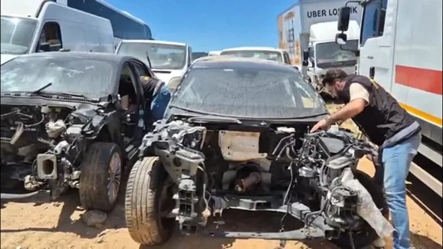 Yediemin otoparklarında milyarlık vurgun! İhale öncesi otomobillerin parçalarını söküp değerini düşürmüşler...