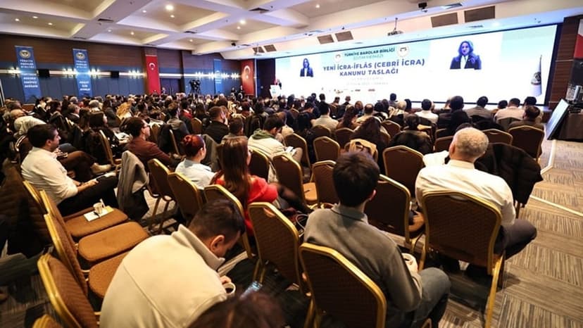 'Yeni İcra-İflâs Kanunu Taslağı' konulu sempozyum gerçekleştirildi