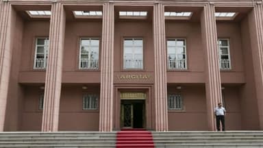 KAMU GÖREVLİSİNİN RESMİ BELGEDE SAHTECİLİĞİ - SORUŞTURMA İZNİ VERİLMESİ