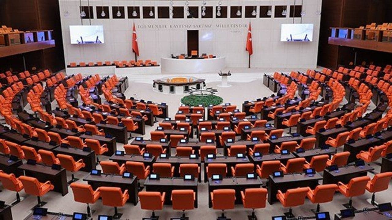 TBMM’de doğum izni ve sosyal medyaya 15 yaş düzenlemesini içeren kanun teklifi kabul edildi
