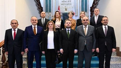 Bakan Gürlek: “12. yargı paketindeki düzenlemelerle yargıyı el birliğiyle daha da hızlandıracağız”