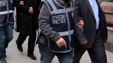 İzmir merkezli 12 ilde FETÖ operasyonu: 80 gözaltı