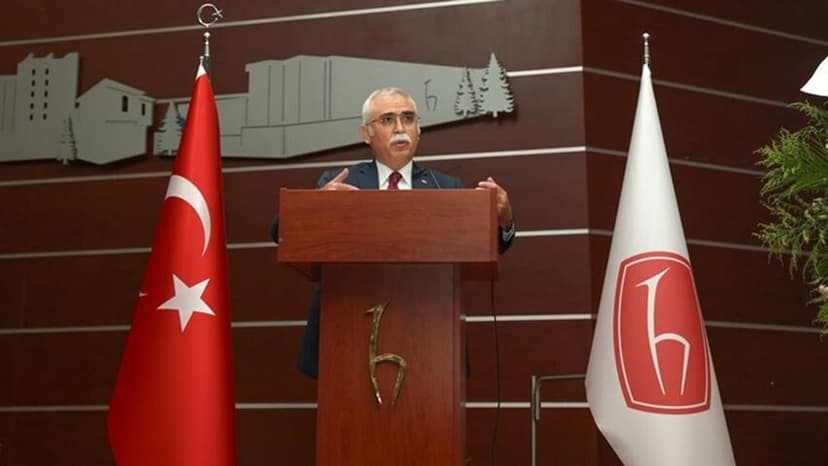 AYM Başkanı Özkaya'dan genç hukukçulara: Kolay olanı değil, doğru olanı tercih edin