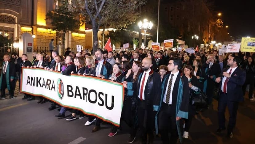 Ankara Barosu’ndan ‘Cumhuriyet ve hukuk’ yürüyüşü: &#039;Savunma hakkı sistematik olarak ihlal edilmektedir&#039;