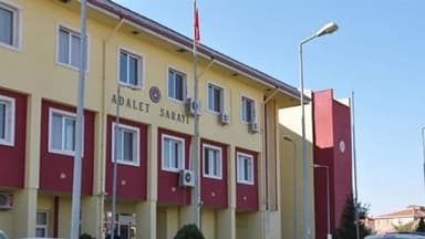 Adliyede &#039;rüşvet&#039; operasyonu: Yazı İşleri Müdürünün de aralarında bulunduğu 22 kişiye gözaltı
