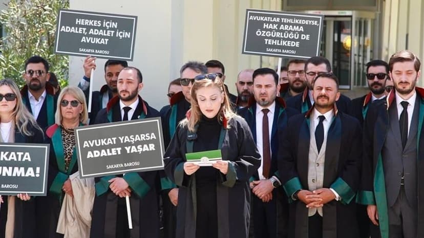 Avukatlardan saldırılara tepki: Yalnızca mesleğimizi yaptığımız için hedefteyiz
