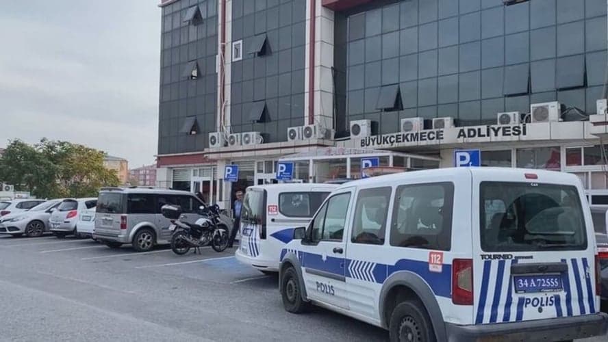 Adliye emanetinden 50 kilo gümüş ve 25 kilo altın çalıp İngiltere'ye kaçmış!