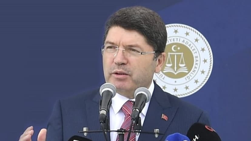 BAKAN TUNÇ: BAĞIMSIZ YARGIYI HEDEF ALAN AÇIKLAMALAR HUKUK DEVLETİNDE KABUL EDİLEMEZ