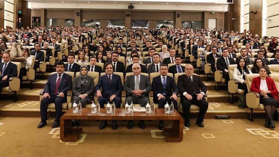 AYM Başkanı Özkaya, hâkim ve savcı yardımcıları ile bir araya geldi