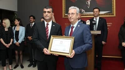 MERSİN BAROSU BAŞKANI GAZİ ÖZDEMİR MAZBATASINI ALDI