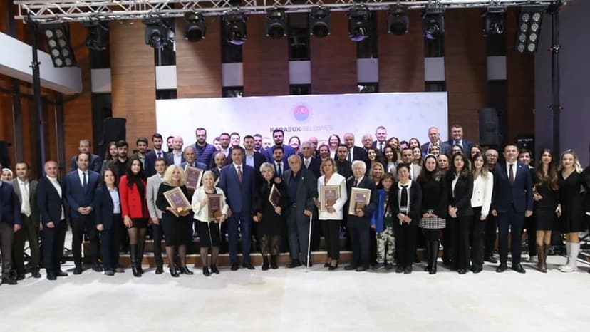 Sağkan, Karabük Barosu&#039;nu ziyaret ederek plaket törenine katıldı