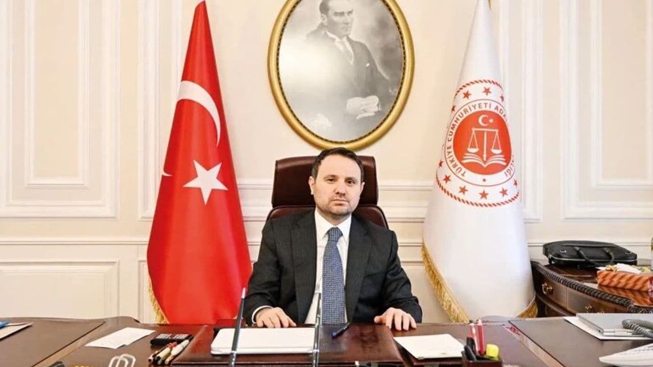 Bakan Gürlek: "Avukatların savunma hakkı kaldırılmıyor, hakkın kötüye kullanılması önlenecek"