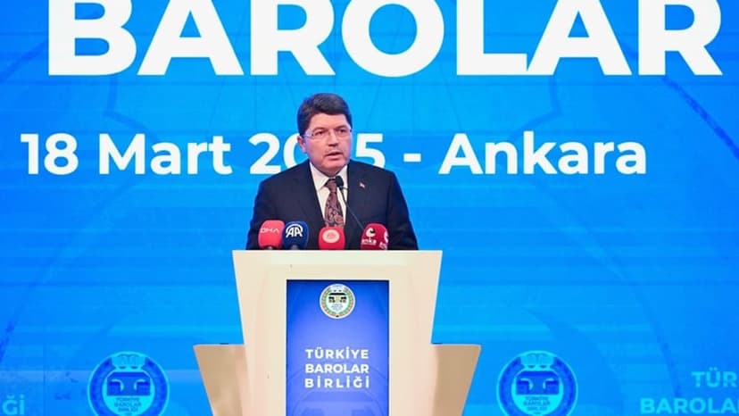 Hukuk fakültesine yüksek başarıyla giren öğrencilere Adalet Bakanlığı bursu