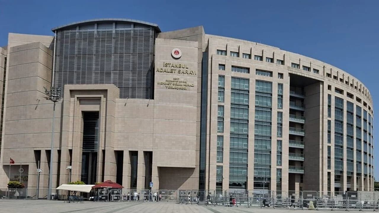 Meslekten ihraç edilen eski hâkim, adliyede sahte kimlikle yakalandı