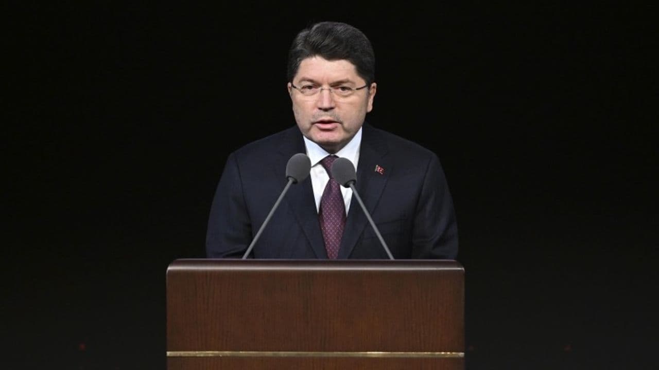 Bakan Tunç: Hiç kimsenin hukuku sabote etmesine, adaletin itibarına gölge düşürmesine asla müsaade etmeyiz