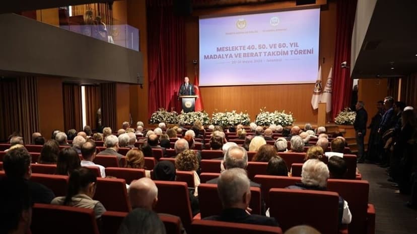 TBB Başkanı Sağkan, meslekte 40, 50 ve 60 yılını dolduran avukatlara madalya ve berat takdim etti