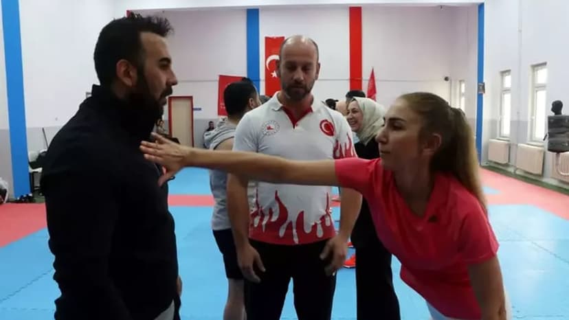 İcra memurları kungfu öğreniyor!