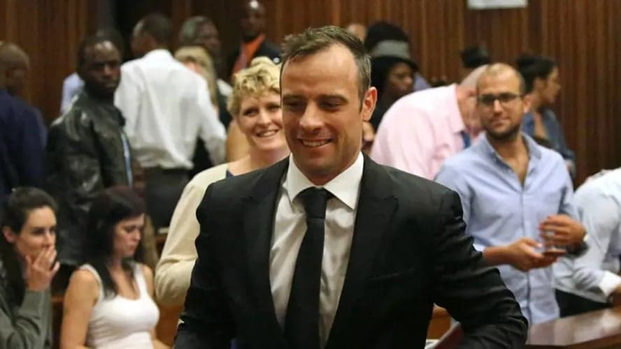 &#039;Sevgilisini öldüren&#039; paralimpik atlet Oscar Pistorius şartlı tahliye ediliyor