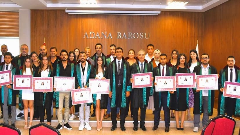 Adana Barosu&#039;nda 15 stajyer avukat mesleğe adım attı